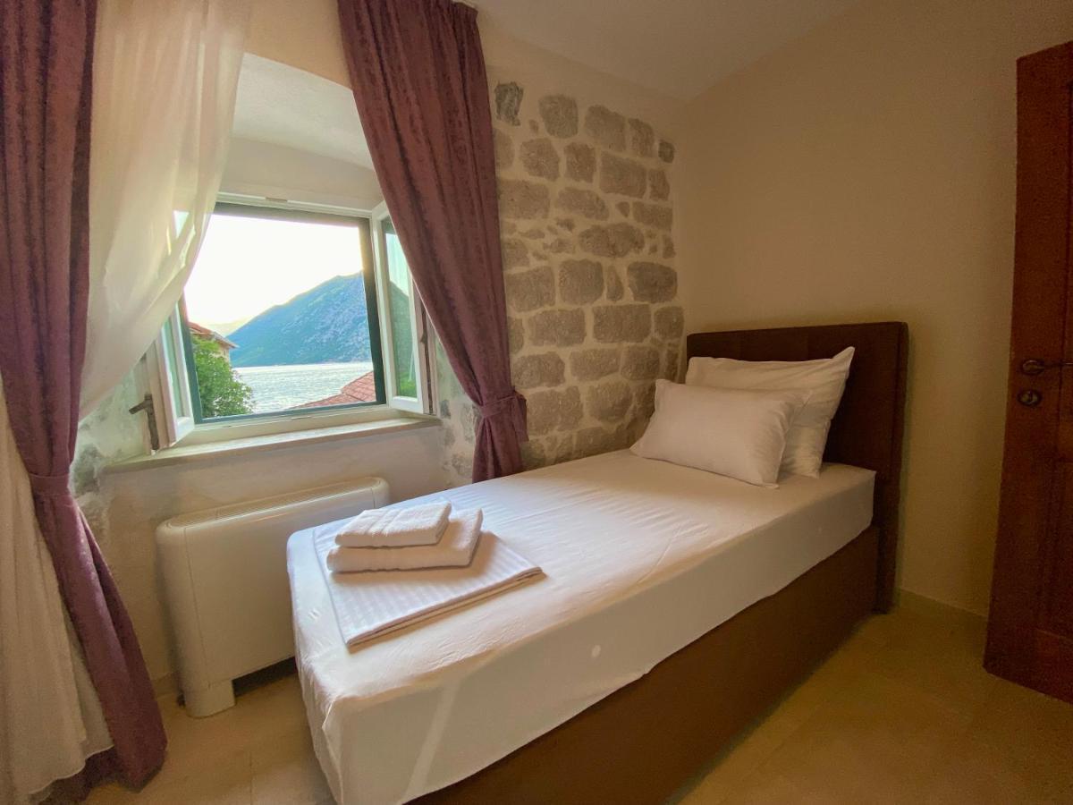 Apartment Caserma Kotor Exteriör bild