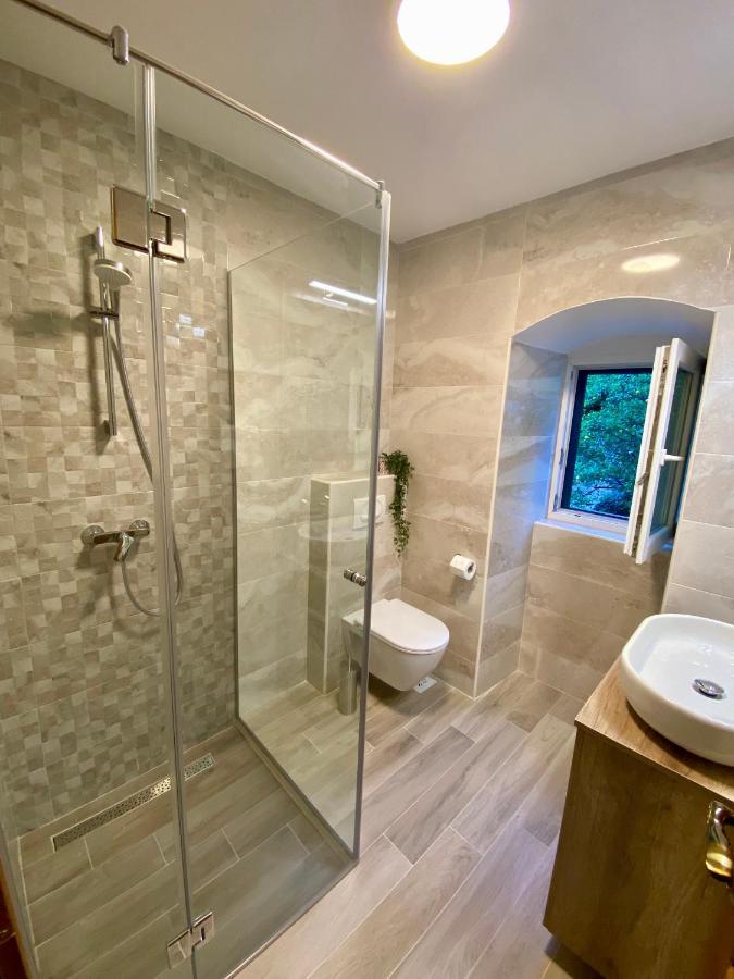 Apartment Caserma Kotor Exteriör bild