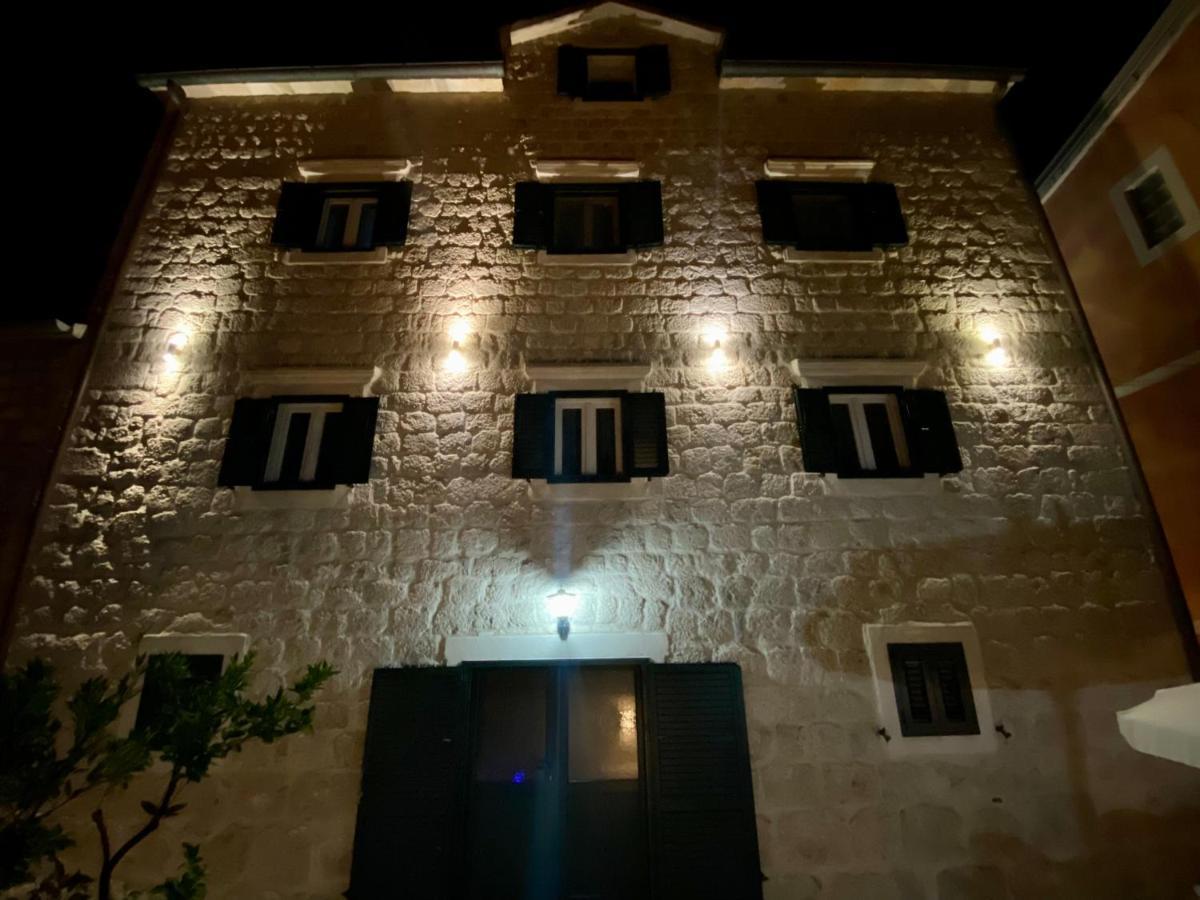 Apartment Caserma Kotor Exteriör bild