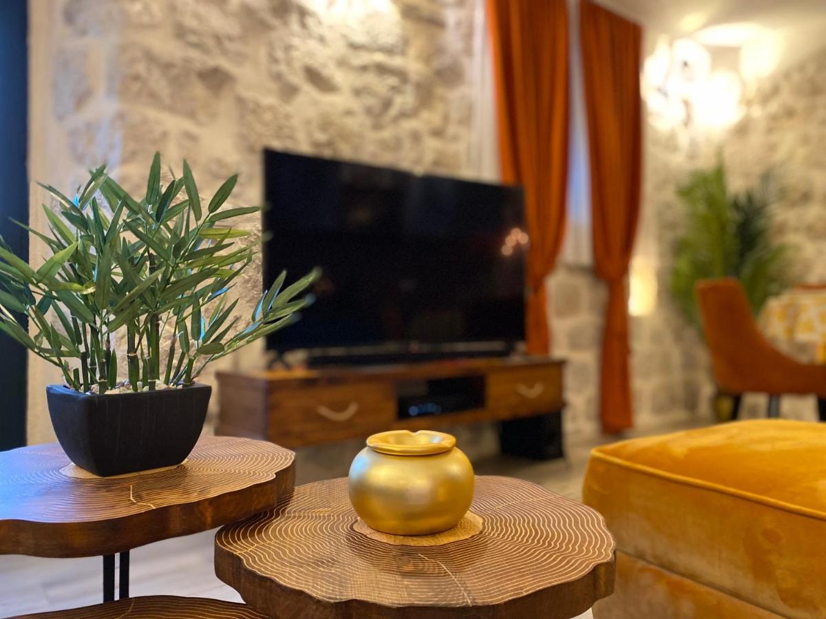 Apartment Caserma Kotor Exteriör bild