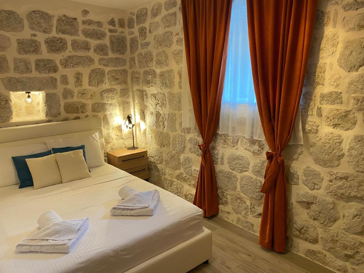Apartment Caserma Kotor Exteriör bild