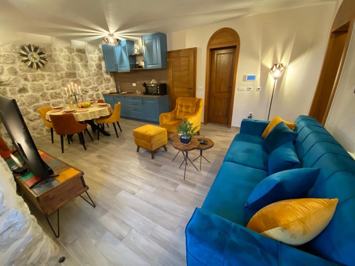 Apartment Caserma Kotor Exteriör bild