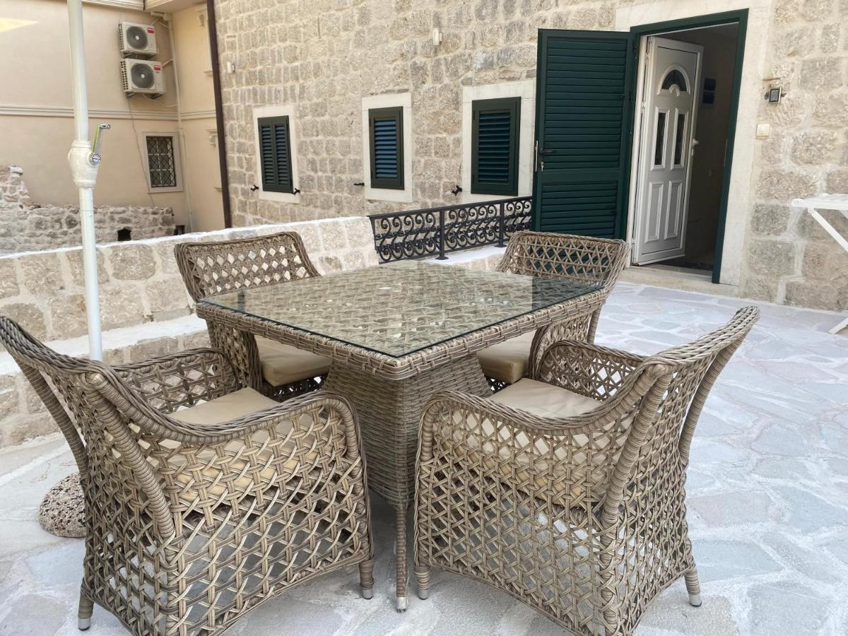 Apartment Caserma Kotor Exteriör bild
