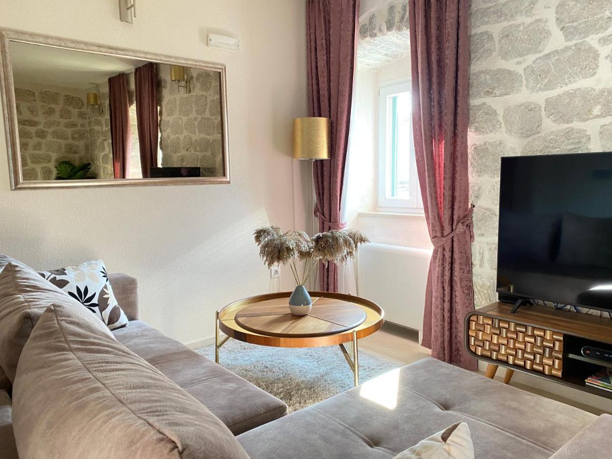 Apartment Caserma Kotor Exteriör bild