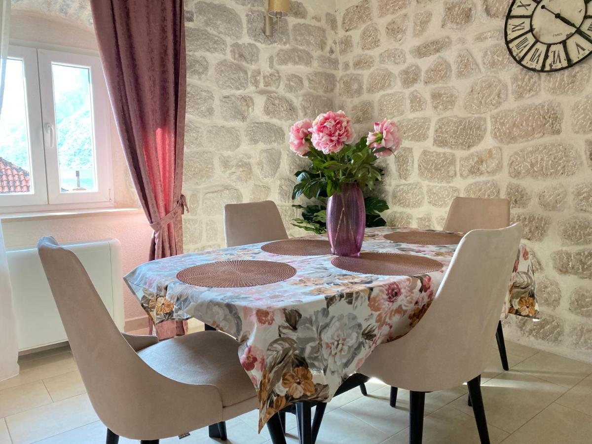 Apartment Caserma Kotor Exteriör bild