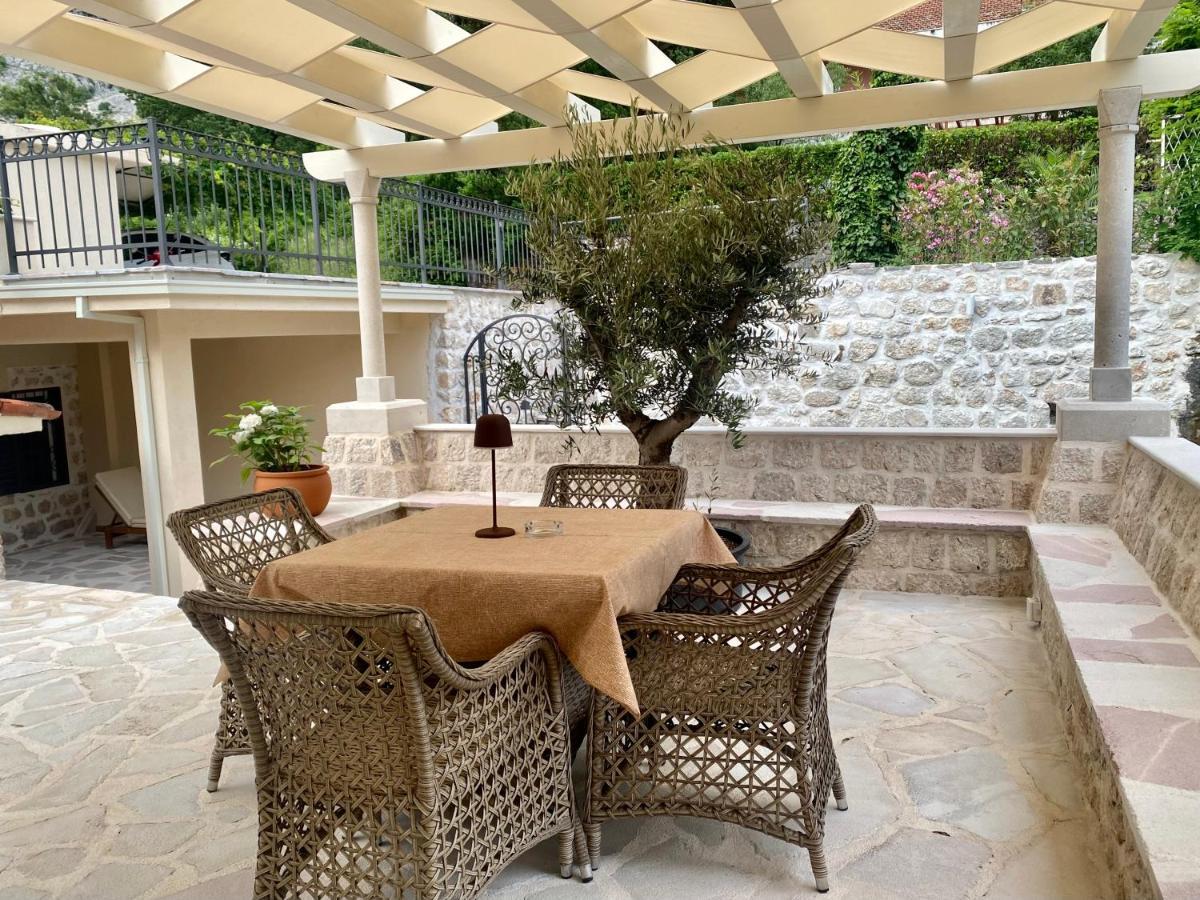 Apartment Caserma Kotor Exteriör bild